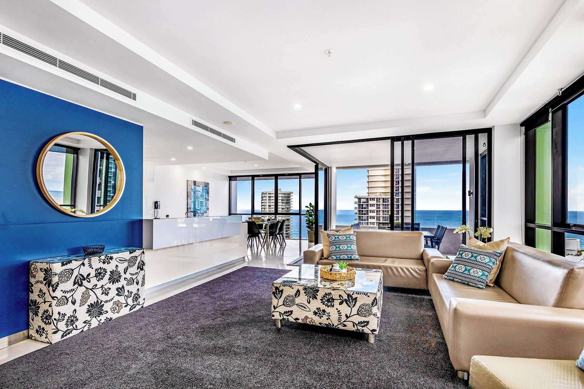 Luxury Apartment, Air conditioning, Ocean View | Living area