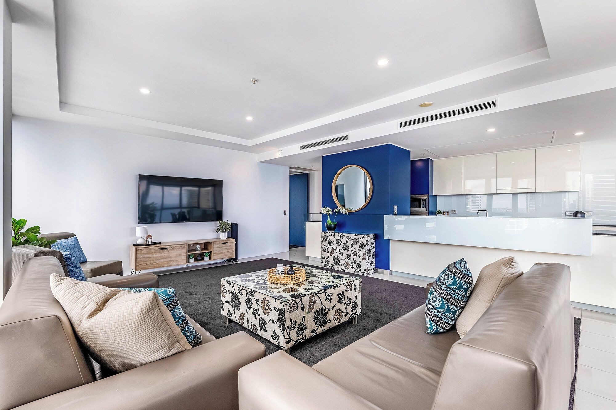 Luxury Apartment, Air conditioning, Ocean View | Living area