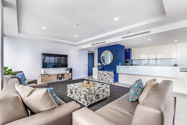 Luxury Apartment, Air conditioning, Ocean View | Living area