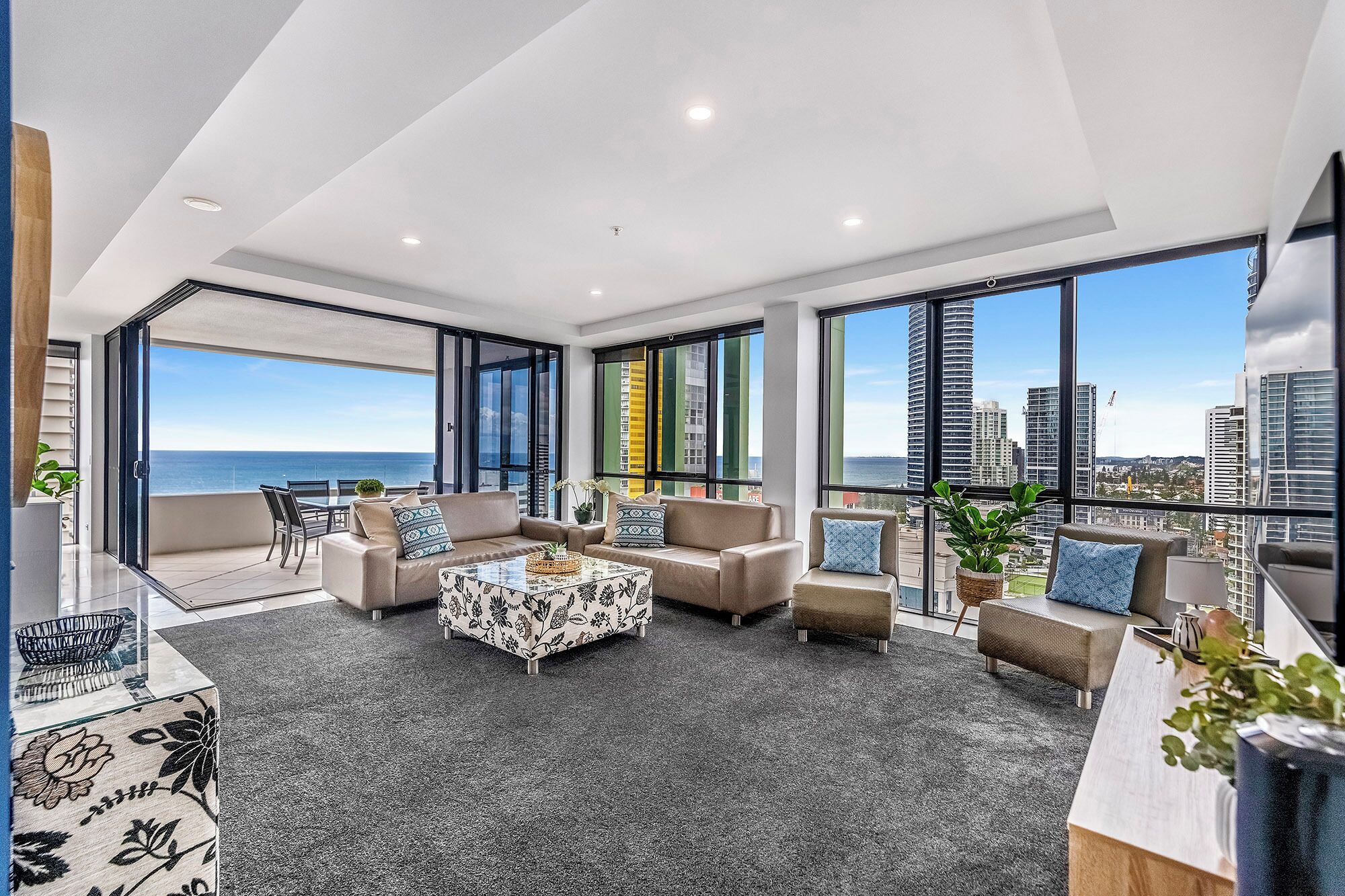 Luxury Apartment, Air conditioning, Ocean View | Living area