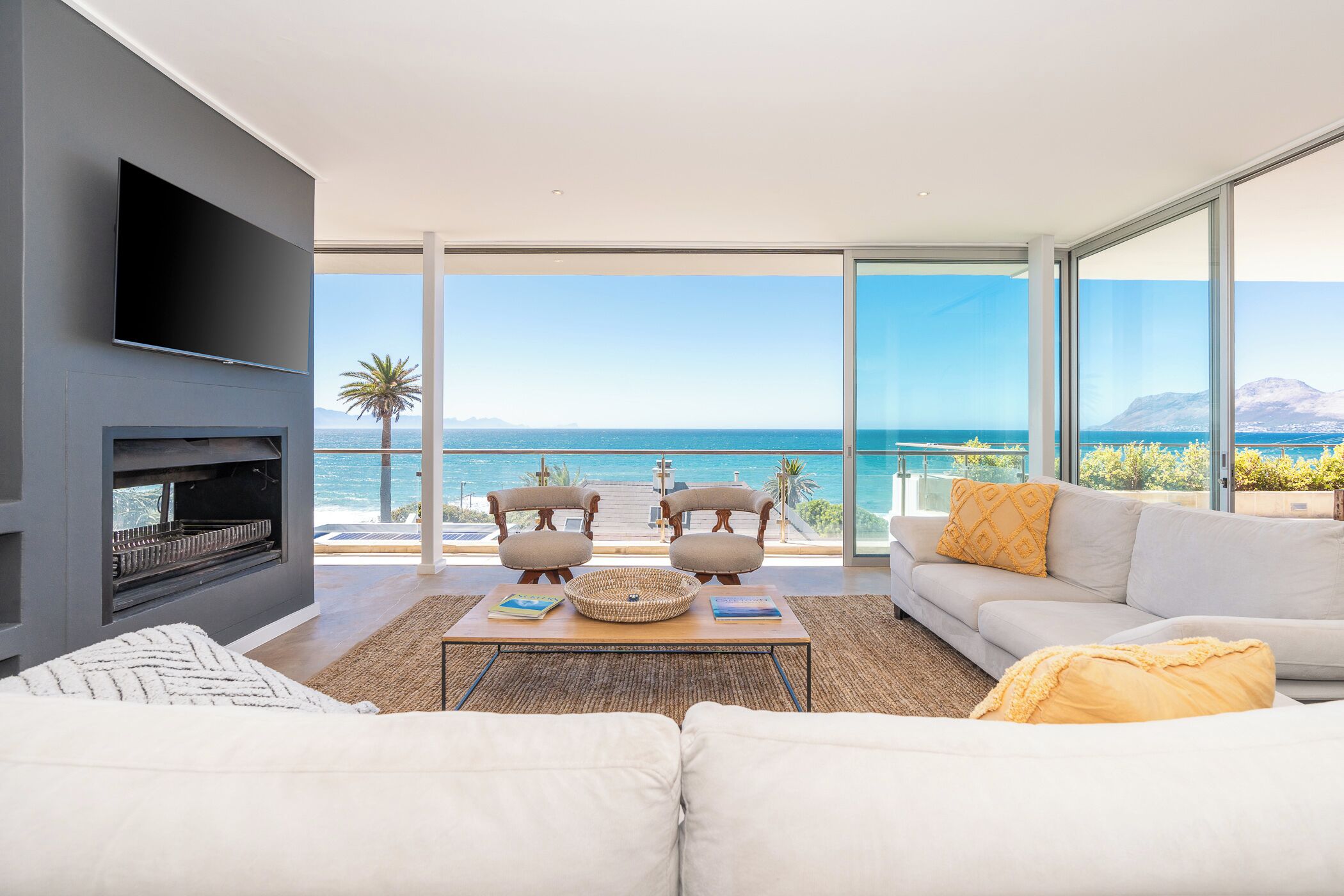 Télévision, cheminée