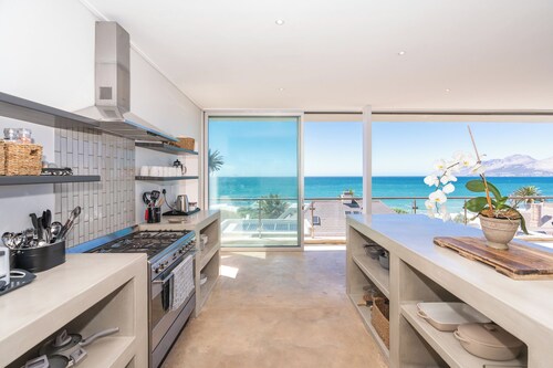 The Buchanan - Beautiful contemporary 4-bedroom house in Cape Town