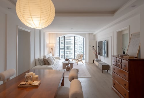 CozyLand - 5min to Yuyuan Garden with Shanghai Tower View, Rare 4Bedroom