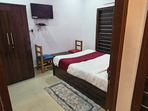Deluxe Double Room | Free WiFi - HOTEL TRIMURTI INN (Lucknow)