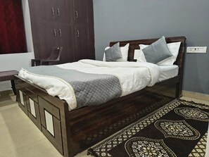 Deluxe Double Room | Free WiFi - HOTEL TRIMURTI INN (Lucknow)