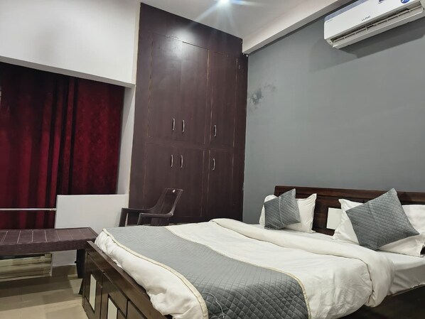 Deluxe Double Room | Free WiFi - HOTEL TRIMURTI INN (Lucknow)