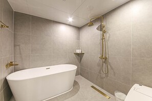 Deluxe Twin Room | Bilik Mandi | Kelengkapan dandanan diri percuma, pengering rambut, selipar 