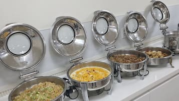 Daily buffet breakfast (KRW 10000 per person)