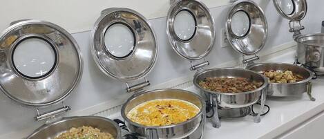 Se ofrece un desayuno bufé (10000 KRW por persona)