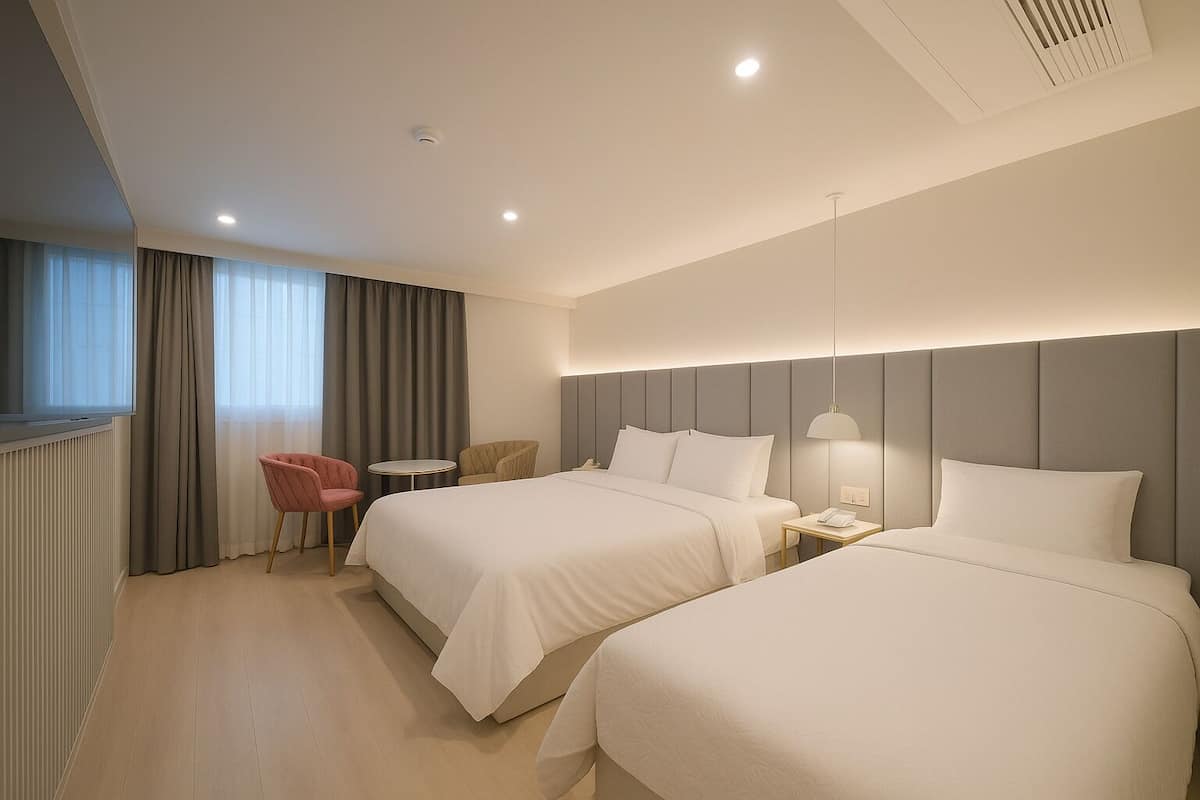 Private Twin Room | Desk, laptop workspace, blackout curtains, soundproofing