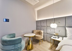 Private Twin Room | In-room dining