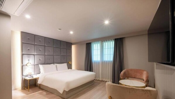 Chambre Deluxe | Bureau, espace de travail pour ordinateurs portables