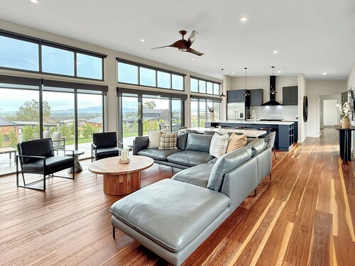 The Iron Pear - Luxury with Country Views