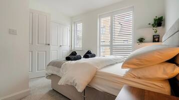 4 bedrooms, iron/ironing board, free WiFi