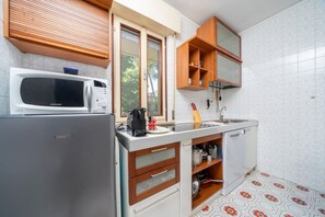 Réfrigérateur, micro-ondes, lave-vaisselle