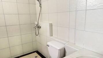 Shower, bidet, towels