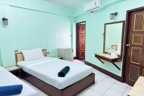 1 室のベッドルーム、デスク、WiFi (無料)、ベッドシーツ