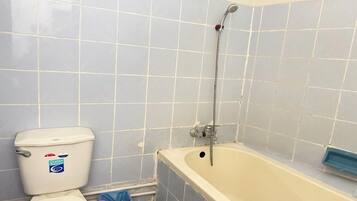 Shower, bidet, towels