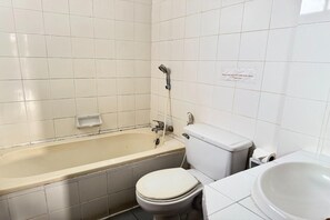 Shower, bidet, towels