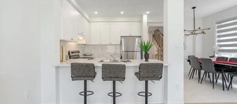 Kleinburg / Vaughan/Brand New/Contemporary/Cozy+ 4 Bedroom/Near Airport/Hwy 427.