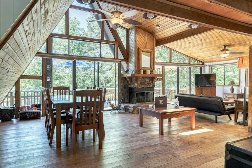 Foxtail Lake Front Chalet With Hot Tub - Missouri