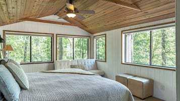 3 bedrooms, desk, bed sheets