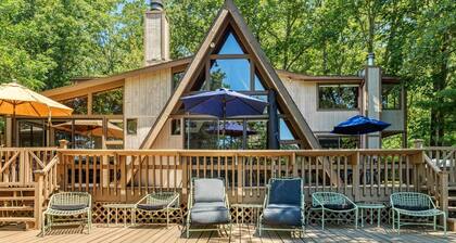 Foxtail Lake Front Chalet with HOT TUB