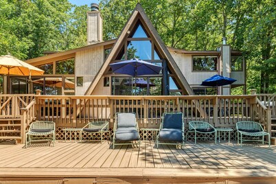 Foxtail Lake Front Chalet with HOT TUB