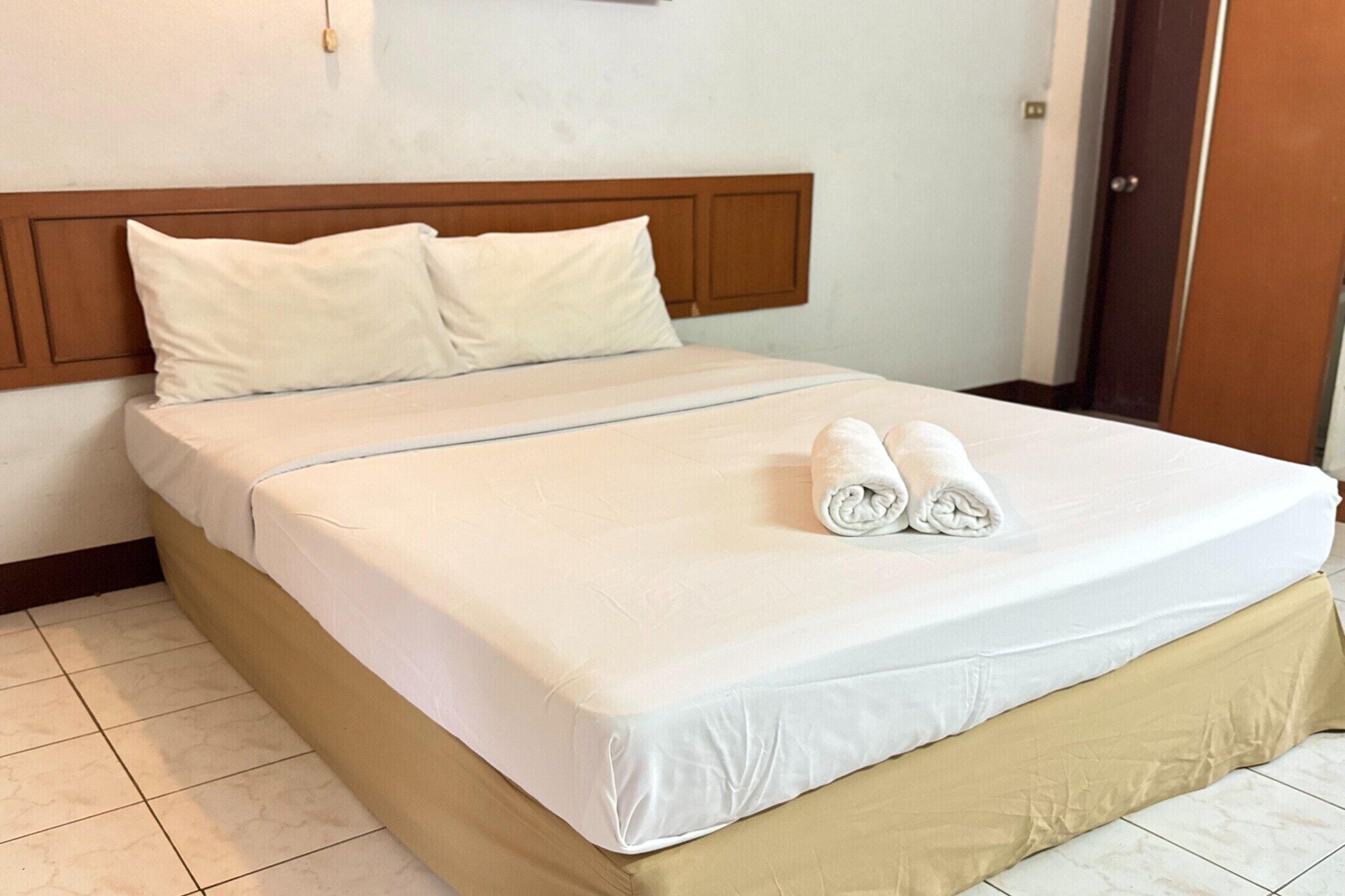 1 bedroom, desk, free WiFi, bed sheets