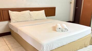 1 bedroom, desk, free WiFi, bed sheets