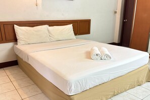1 bedroom, desk, free WiFi, bed sheets - Economical Double Room | Cool & Comfy Stay (Chiang Mai)