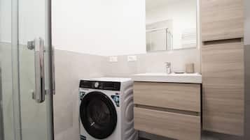 Studio (0 Bedroom) | Bathroom | Shower