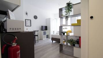 Studio (0 Bedroom) | Living area | 32-inch Smart TV with cable channels