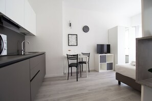 Monolocale (0 Bedroom) | Angolo cottura privato | Microonde, bollitore elettrico