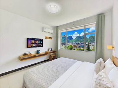 Yangshuo Singingriver climbers house