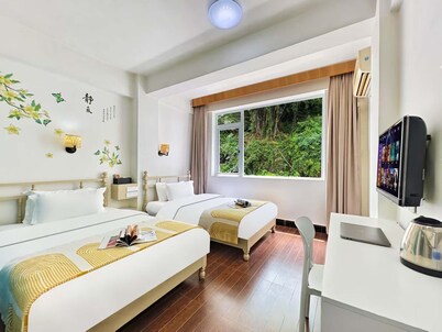 Yangshuo Singingriver climbers house