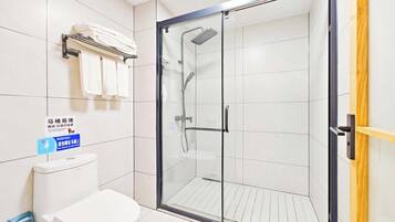 Family Quadruple Room, Mountain View | Bilik Mandi | Kelengkapan dandanan diri percuma, pengering rambut, selipar