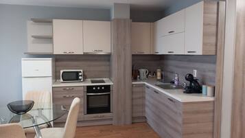 Micro-ondes, four, plaque de cuisson