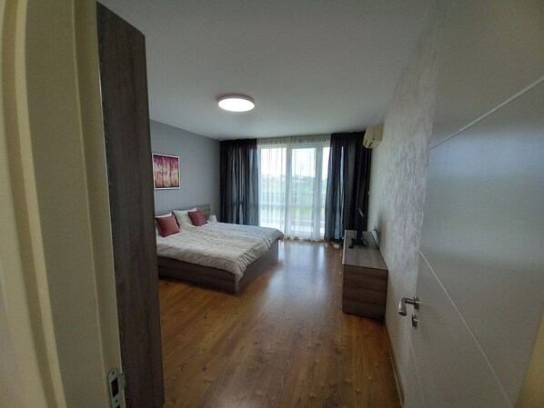 2 bedrooms, iron/ironing board, free WiFi