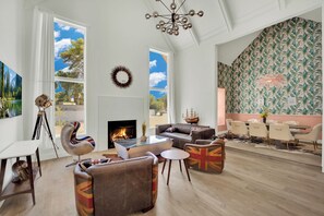 TV, fireplace - Golfside Villa 4300sf 4BD/4BA w/Pool, Sauna, Hot Tub - Near Strip (Las Vegas)