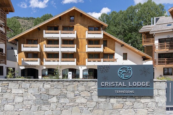 A large wooden building with multiple balconies, labeled "Cristal Lodge" and "Terresens." - Delightful apartment in Saint Chaffrey (SAINT CHAFFREY)
