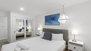 4 bedrooms, iron/ironing board, Internet, bed sheets