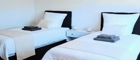 3 chambres, fer et planche à repasser, Wi-Fi, draps fournis