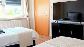 3 bedrooms, iron/ironing board, WiFi, bed sheets