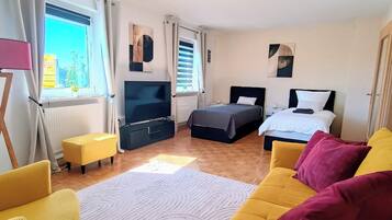 3 Schlafzimmer, Schreibtisch, Bügeleisen/Bügelbrett, WLAN