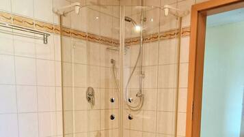 HÄrtork, handdukar och toalettpapper