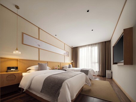 Senior Suite, Partial Lake View | Free WiFi, bed sheets