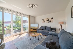 Fernseher, Stereoanlage