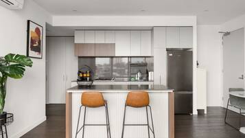 Fridge, microwave, oven, stovetop