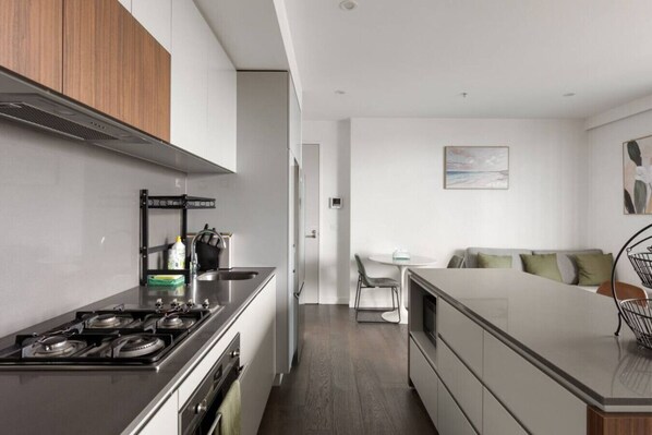 Fridge, microwave, oven, stovetop